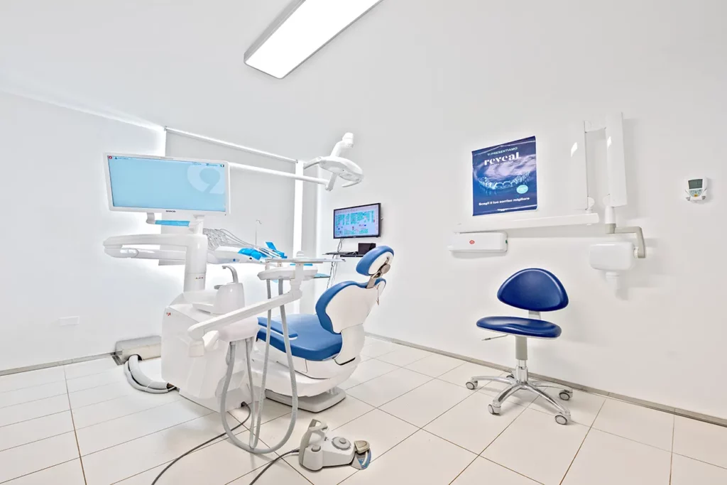 Studio Dentistico Arredato con Eleganza per un'Esperienza Accogliente