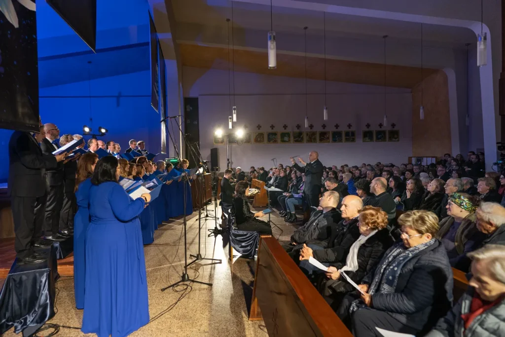 Il pubblico attento e commosso durante il concerto del Coro Jubilate Deo a Casarano