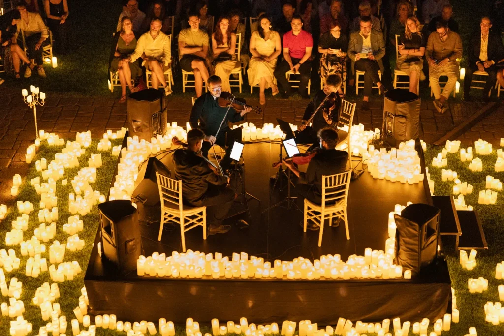 spettacolare concerto a lume di candela, tratto da un servizio fotografico MARACA