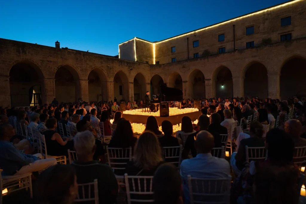 magica atmosfera al chiostro dei domenicani per il concerto a luce di candela