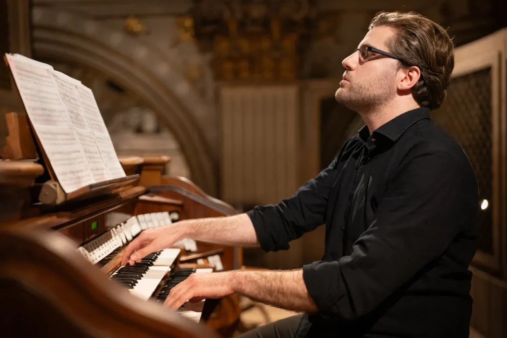 il Maestro Davide Mariano all'organo della Cattedrale di Lecce per il festival organistico del Salento edizione 2024